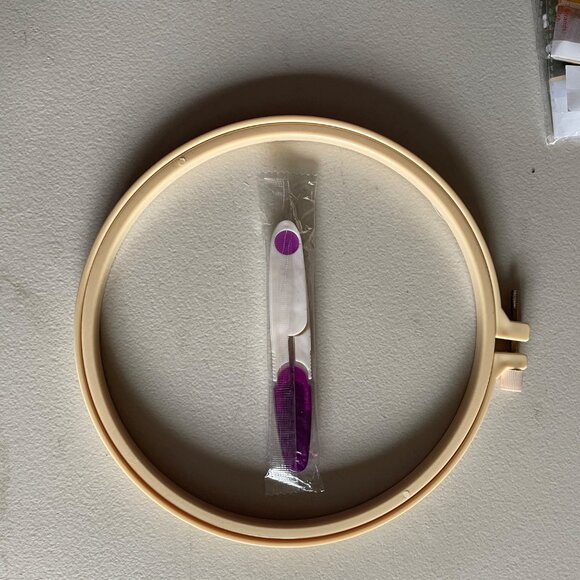 New Embroidery DIY Art Kit Set Pre-Printed Cloth Tools Beginners & Enthusiasts - Picture 9 of 10